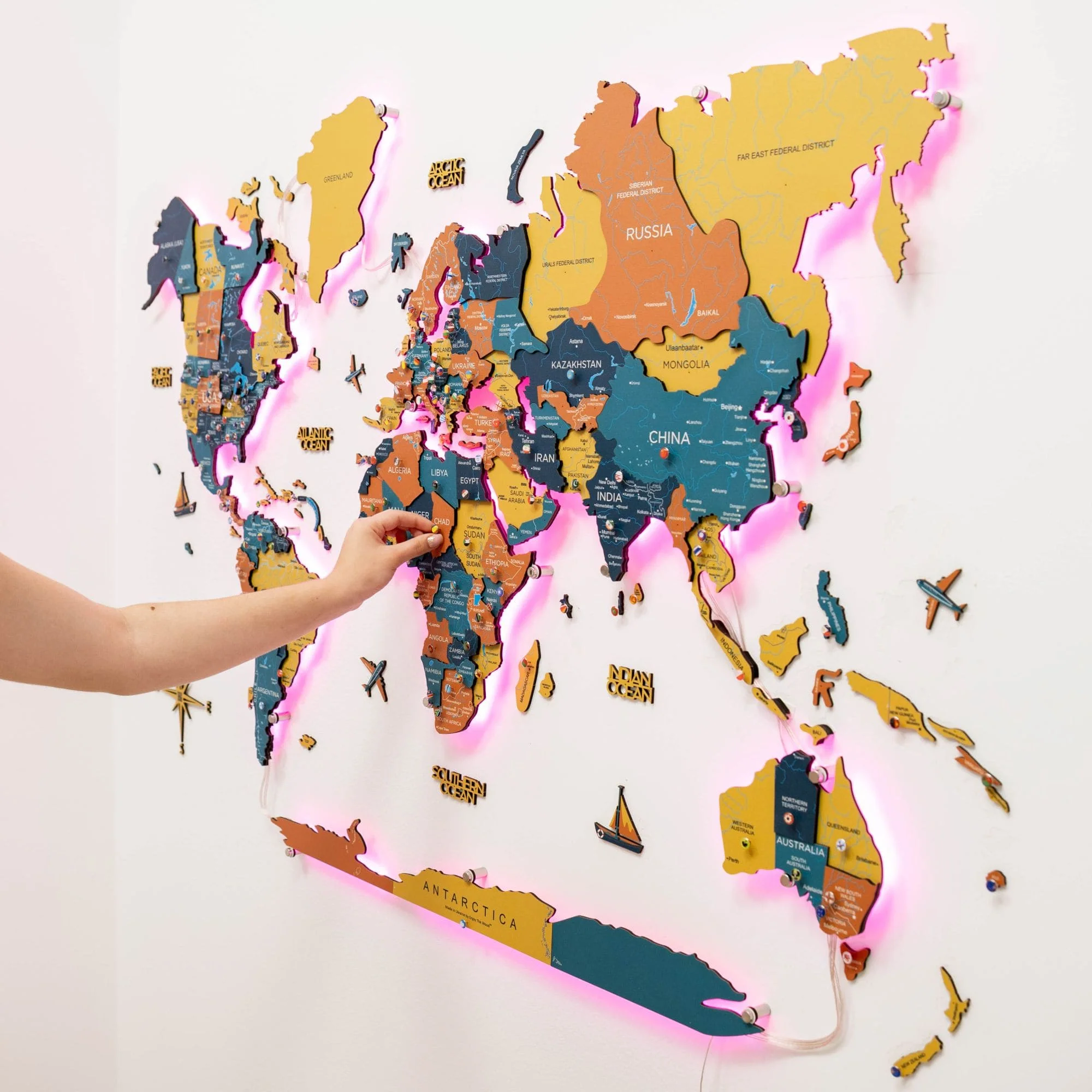3D LED / LUMINOUS Wooden World Map 3.0 Indie - Image 6